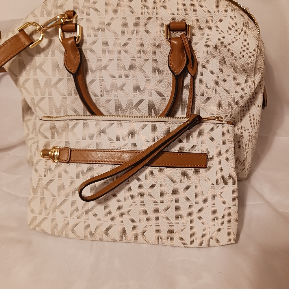 Bundle Authentic Michael Kors Lrg satchel and MK Chaleston Med Wristlet BUNDLE